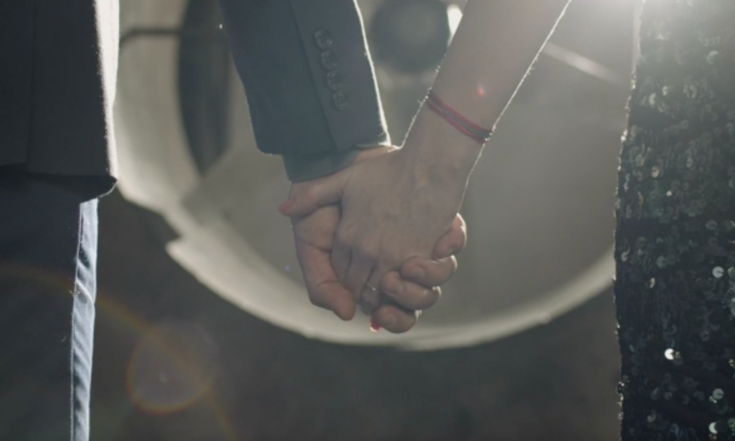 copia che si tiene per mano